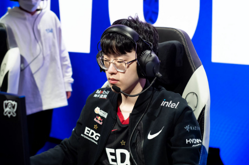 华体会hth-DK横扫FPX，Zeus打出惊人五杀成都决赛之夜2:1（柏林）的简单介绍