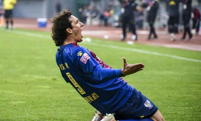 青岛黄海逆转击败对手,取得关键胜利 青岛黄海逆转击败对手,取得关键胜利