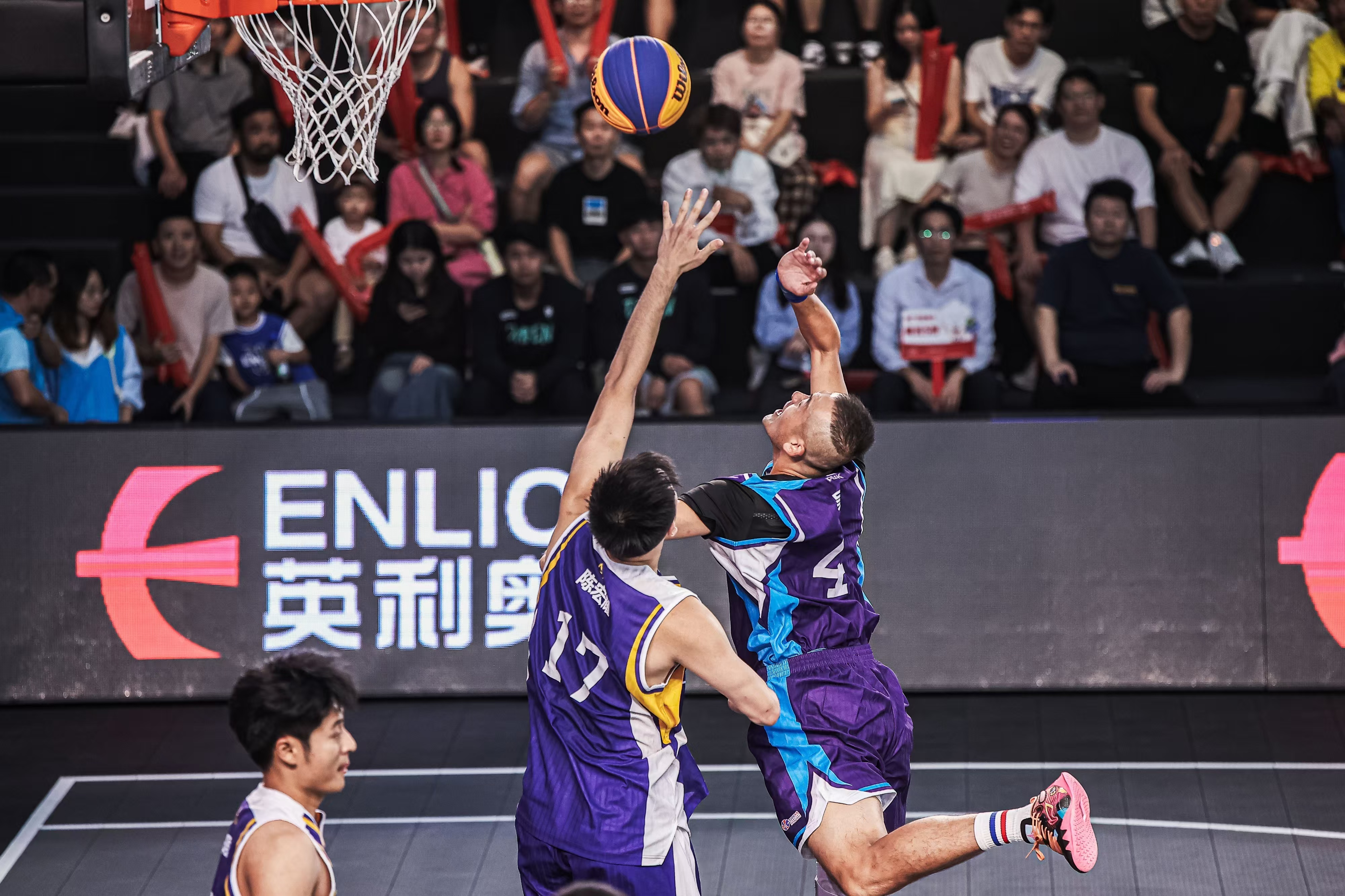 华体会登录-篮球选手刷新世界纪录，震撼全场